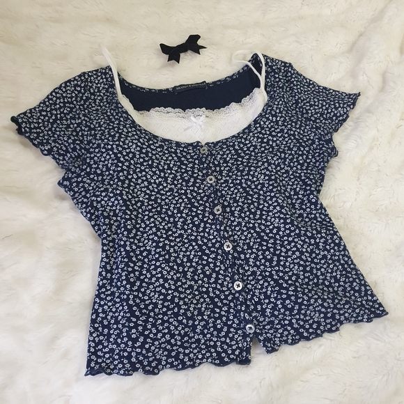 SOLD Rare brandy melville Zelly navy blue floral ruffle top coquette cute - Picture 10 of 11